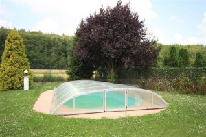Outdoor pool - For Rent: 6-bedroom House 250 sqm Prague 6 - Nebusice 