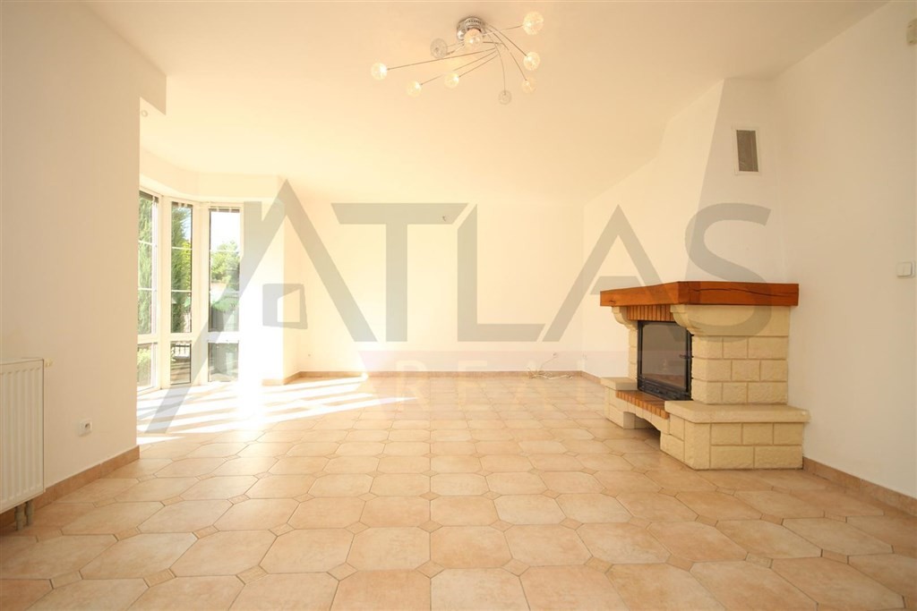 Living room - For Rent: 6-bedroom House 250 sqm Prague 6 - Nebusice