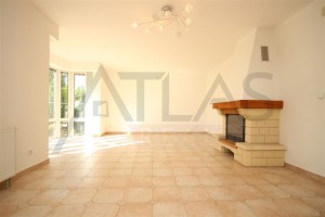 Living room - For Rent: 6-bedroom House 250 sqm Prague 6 - Nebusice 