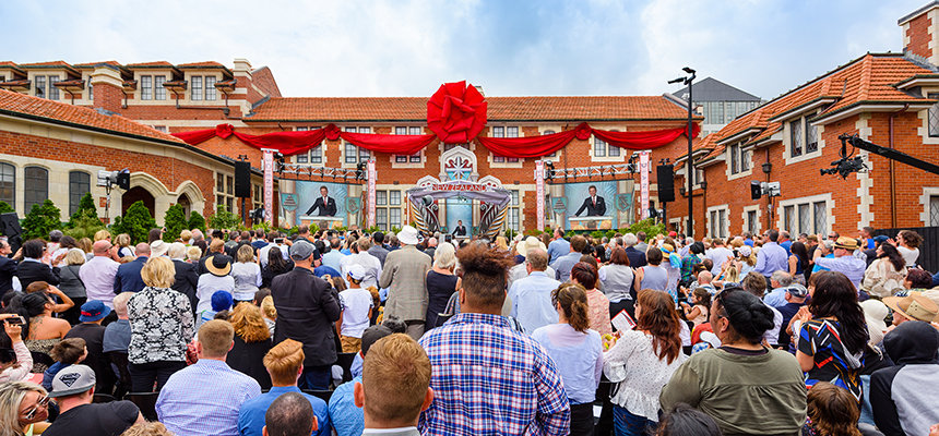 Slavnostní otevření rekonstruované historické budovy Scientologické církve na Novém Zélandu v městě Aucklad