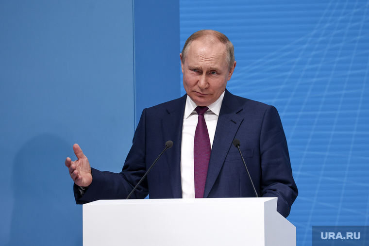 Putin představil plán na udržení IT specialistů v Rusku