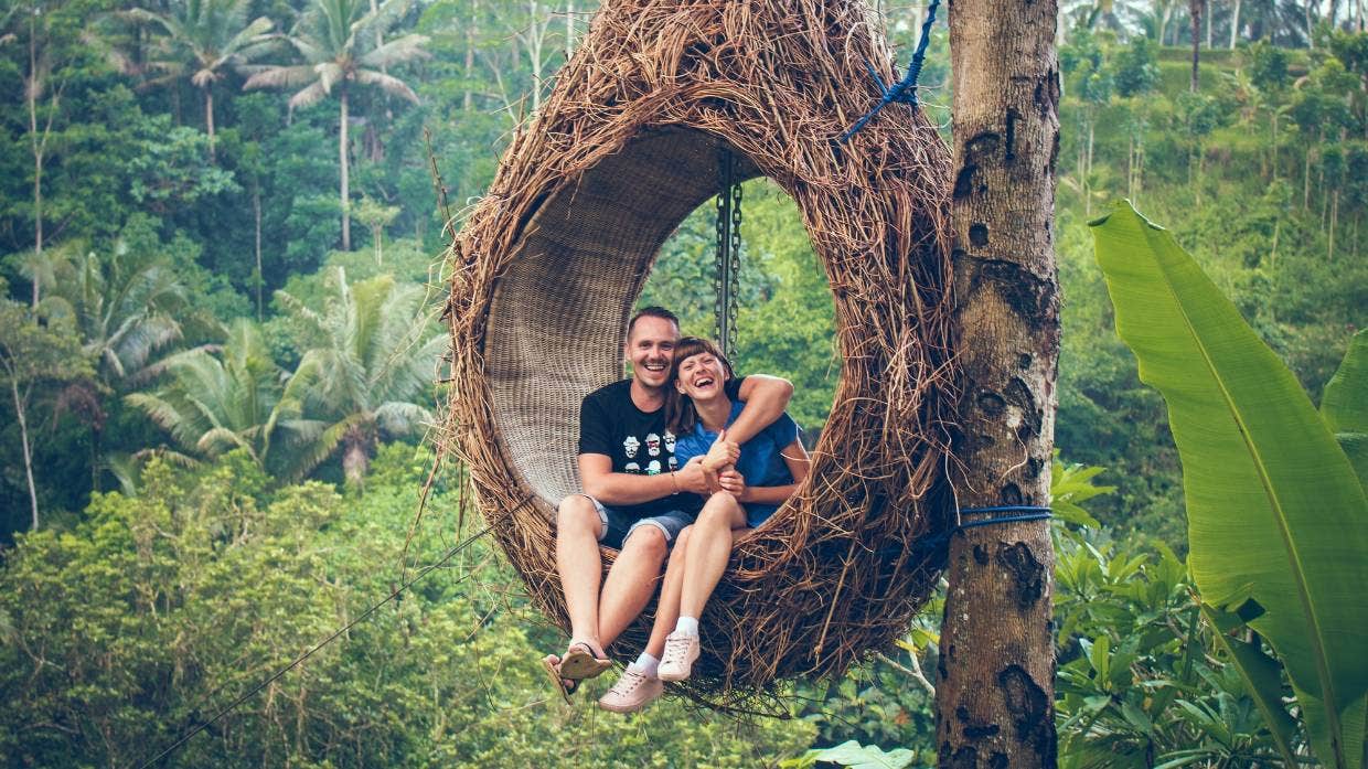 Bali je oblíbenou destinací pro líbánky, svatby a romantické dovolené.