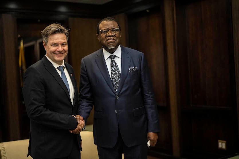 Vicekancléř a spolkový ministr pro hospodářství a ochranu klimatu Robert Habeck s namibijským prezidentem Hage Geinghobem