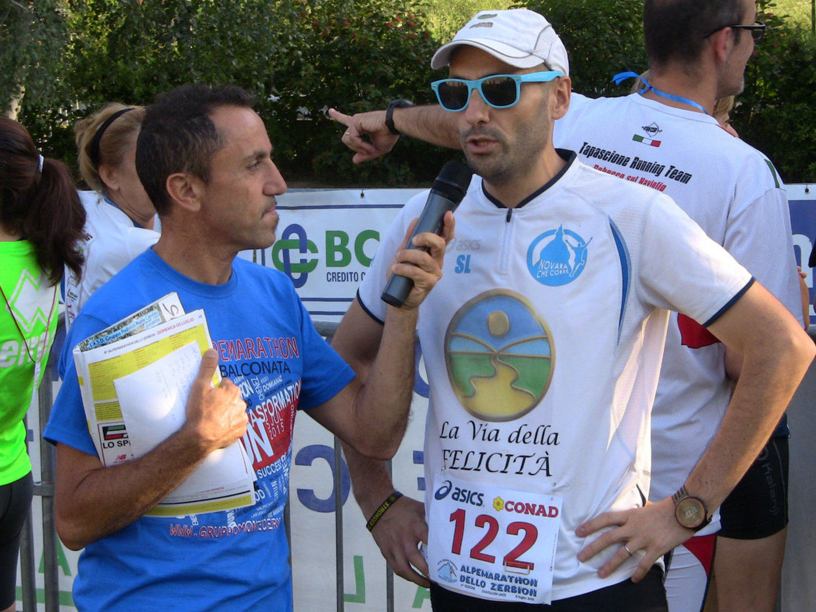 Ultramaratonec Simone Leo, který je spoluzakladatelem iniciativy, poskytl rozhovor na závodě, kde byl sponzorován nadací The Way to Happiness Foundation 